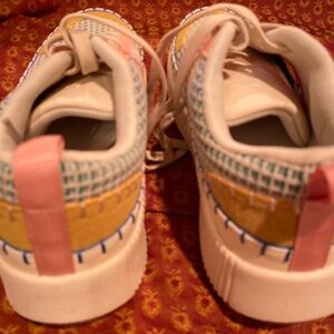 NWOT&B Nicole Miller Brita Multicolor Pastel Sneaker, Women’s size 6 1/2.
